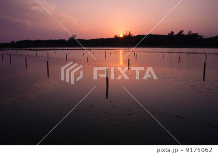 沖縄の夕焼け　奥武島 9175062