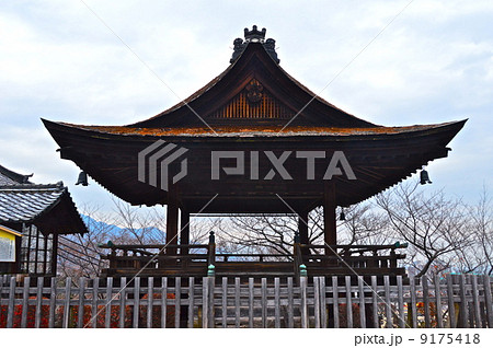 三井寺(園城寺)の「観月舞台」（滋賀県大津市園城寺町） 9175418