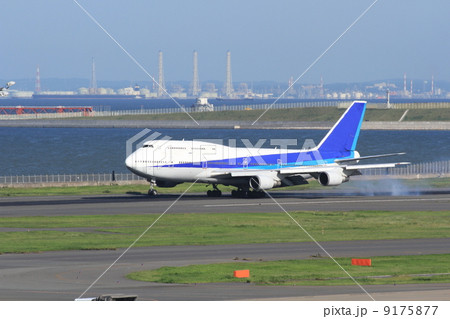 ジャンボジェット機 9175877