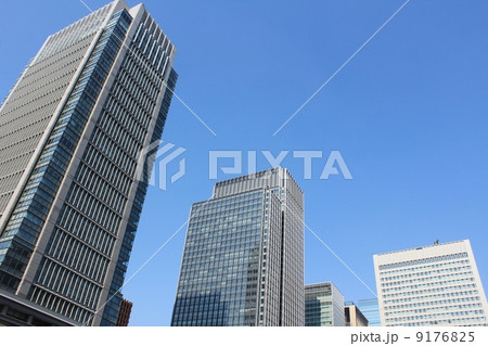 青空の東京丸ノ内 9176825