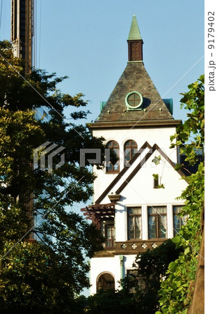 赤プリ新館跡地方向2013.11.22・旧赤坂御門(赤坂見附)の石垣の奥に見える赤プリ旧館・青山通りから縦位置 赤プリ新館跡地方向2013.11.22・旧赤坂御門(赤坂見附)の石垣の奥に見える赤プリ旧館・青山通りから縦位置 9179402