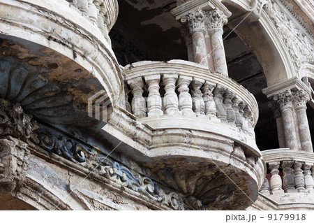 balcony of the old building 9179918