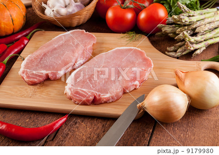 raw meat 9179980