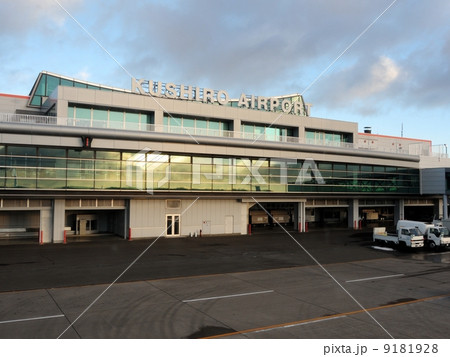 夕暮れの釧路空港 9181928