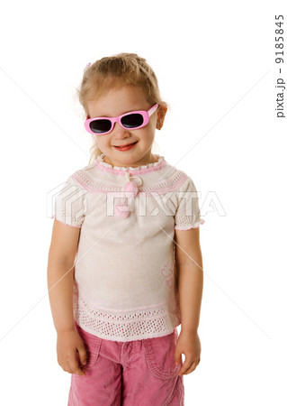 Girl wearing sunglasses 9185845