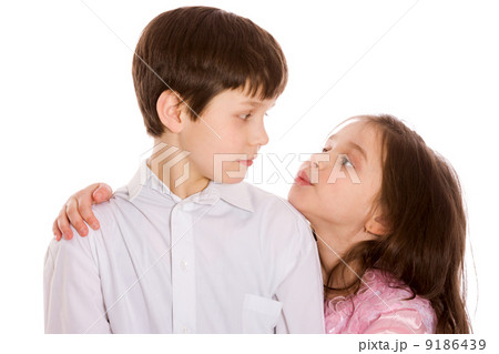 brother and sister 9186439