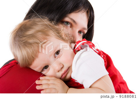 Mother holding crying baby 9188081