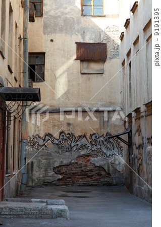 old courtyard 9191395