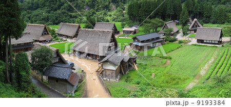 富山県 五箇山 夏の菅沼合掌造り集落 世界遺産 富山県 五箇山 夏の菅沼合掌造り集落 世界遺産 9193384