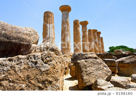 Dorian columns of Temple of Heracles 9198160