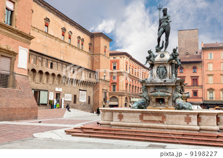 Fountain of Neptune on Piazza del Nettuno in Bologna 9198227