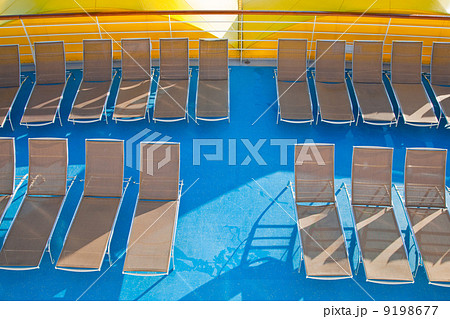 outdoor relaxation deck of cruise liner 9198677