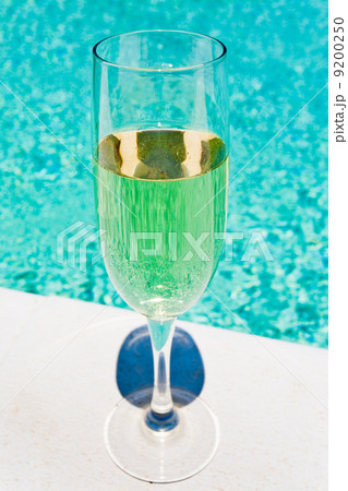 glass of white wine 9200250