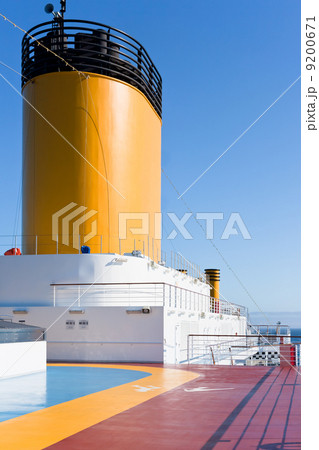 running tracks in recreation area on cruise liner 9200671