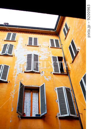 typical old urban house walls in italian urban patio 9200963