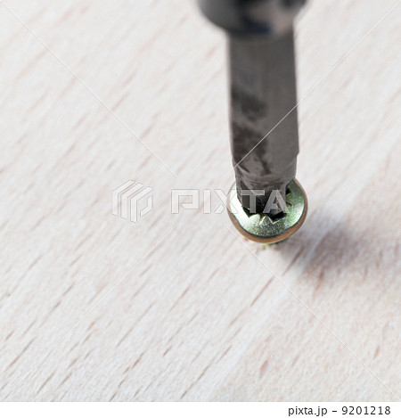 Screwdriver wraps screw 9201218