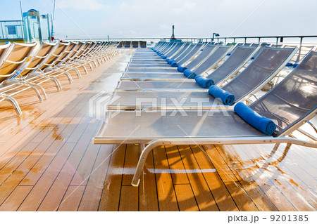 outdoor relaxation area 9201385