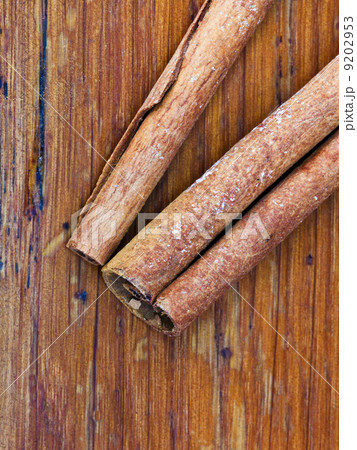 Cinnamon sticks spice close up Cinnamon sticks spice close up 9202953