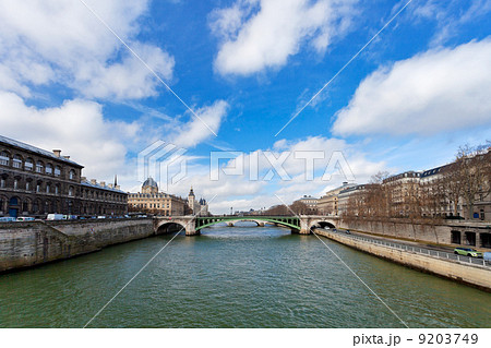 Seine river and Pont de Notre Dame in Paris 9203749