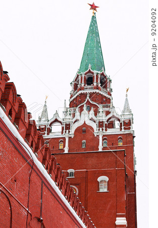red Kremlin wall and Troitskaya Tower in winter 9204092