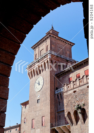 clock tower of castello estense from arch 9204168