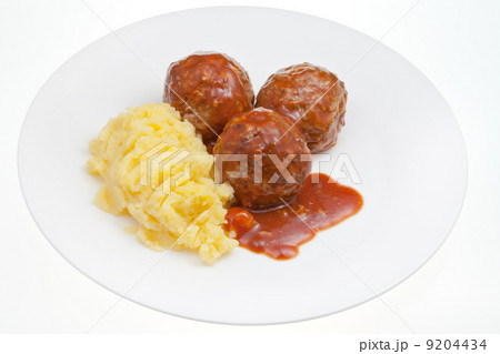 meatballs under meat sauce and mashed potatoes 9204434