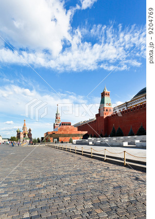 view of lenin mausoleum and kremlin wall 9204769