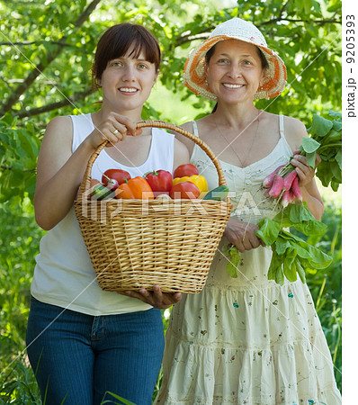Two happy women with vegetables 9205393