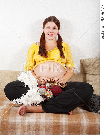 pregnant woman knitting with knitting-needle pregnant woman knitting with knitting-needle 9206477
