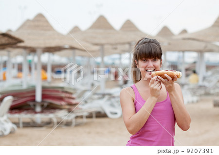 girl eating hot dog girl eating hot dog 9207391