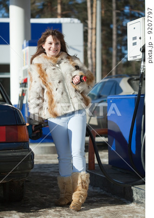 woman filling her car woman filling her car 9207797