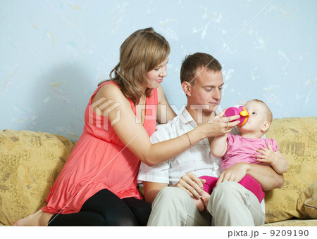 Parents feeding her baby with bottle Parents feeding her baby with bottle 9209190
