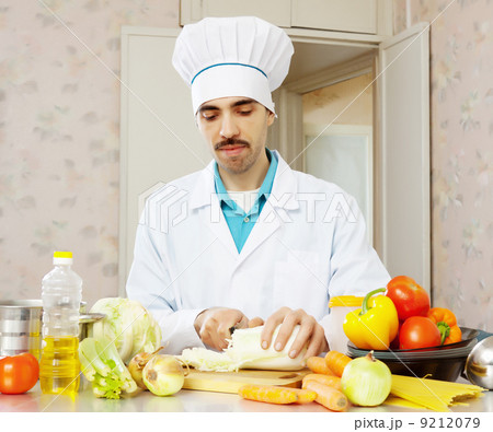 Male chef cooking lettuce Male chef cooking lettuce 9212079