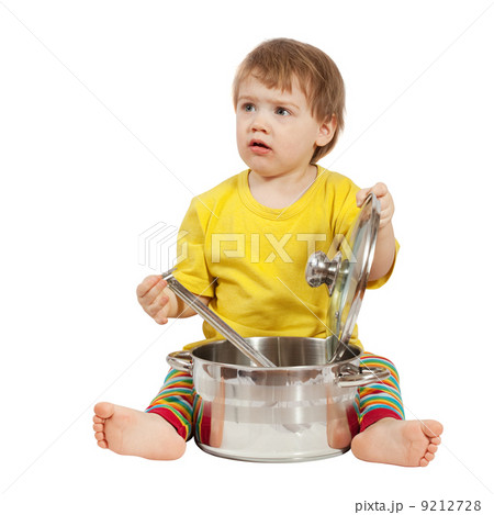 Baby cook with pan. Isolated over white 9212728