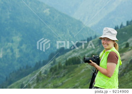 photographer tourist with photocamera 9214900