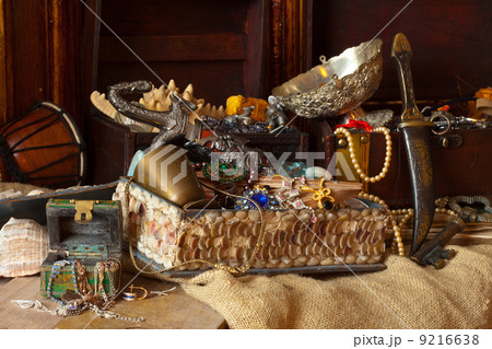 Old treasure chests 9216638