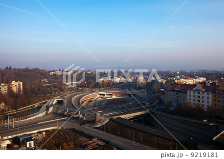 Multi-level road interchange 9219181