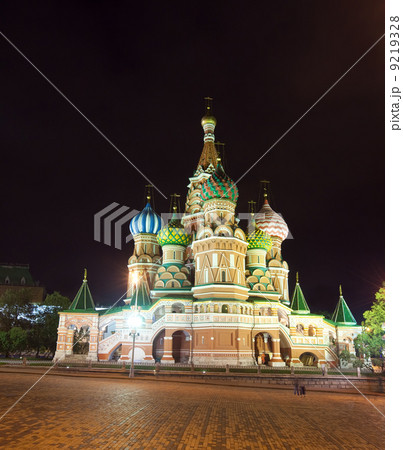 Intercession Cathedral in night. Moscow, Russia 9219328