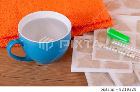 mustard leaf with towel and water 9219329
