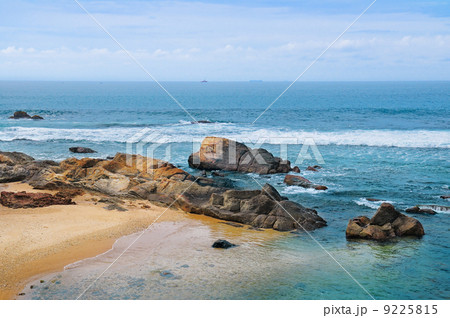 Beautiful coast of the Indian Ocean Beautiful coast of the Indian Ocean 9225815
