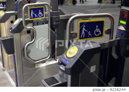 ロンドンの改札 キングスクロス駅(国鉄) ロンドンの改札 キングスクロス駅(国鉄) 9226244