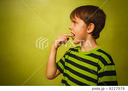 kid boy teenager baby poisoning vomiting belching, anorexia fing kid boy teenager baby poisoning vomiting belching, anorexia fing 9227076