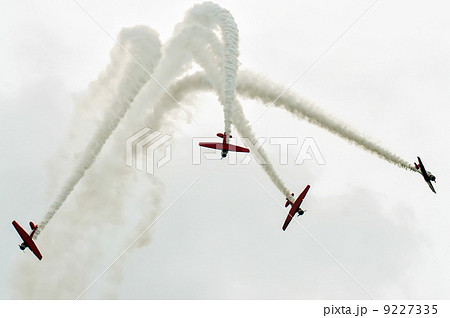 airplanes at airshow 9227335