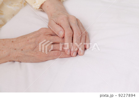 シニアの手 シニアの手 9227894