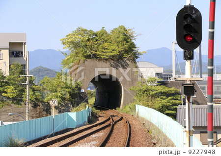 海部駅にある珍トンネル 海部駅にある珍トンネル 9227948