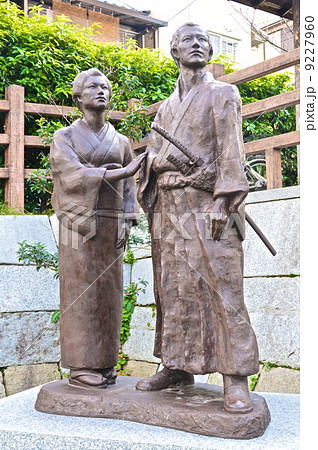 龍馬とお龍 愛の旅路像（京都市伏見区表町） 9227960
