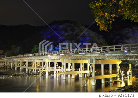 ライトアップされた嵐山渡月橋 9231173