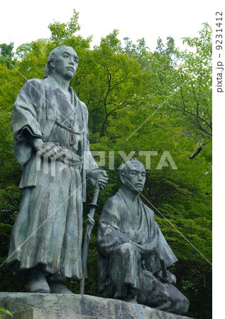 坂本龍馬と中岡慎太郎の銅像（京都市／円山公園）の写真素材 [9231412