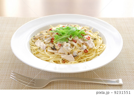 おいしいアサリとキノコのパスタ 9231551