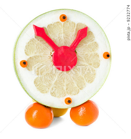 fruit and citrus volume clock isolated on a white background 9232774